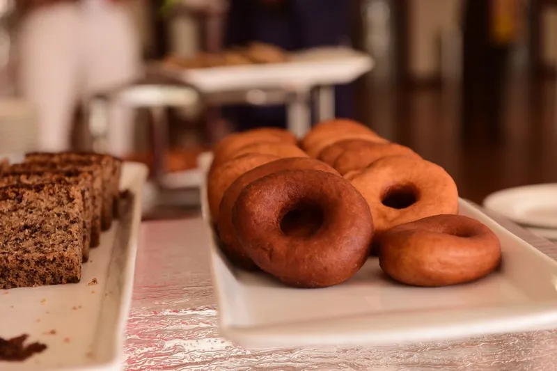 Mango Donut Cake Recipe With Chocolate Glaze — photo 2