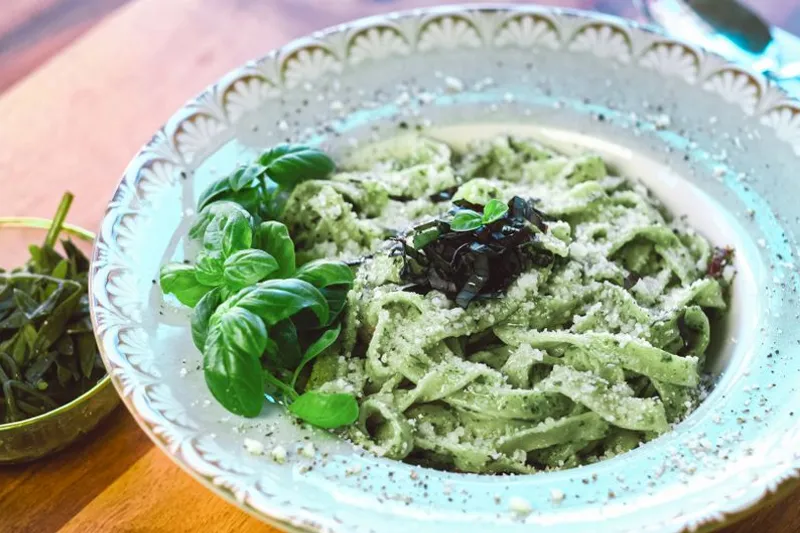 Spirulina and Mint Basil Pesto Pasta Recipe — photo 2