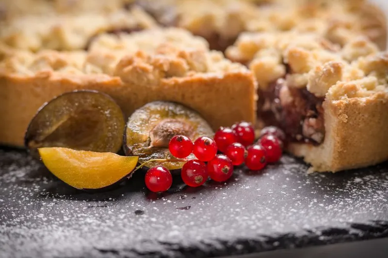 Delicious Skillet Plum Cake Recipe — photo 2