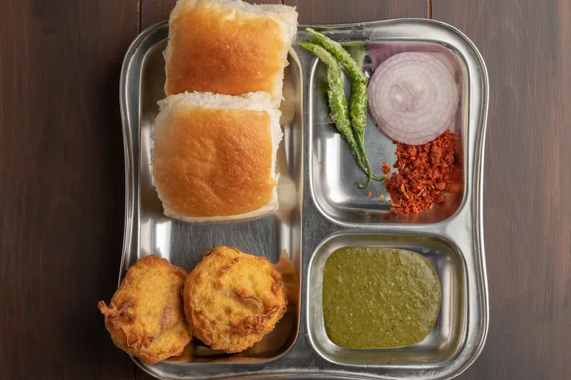 Homemade Vada Pav Recipe With Spinach Corn Tikki — photo 2