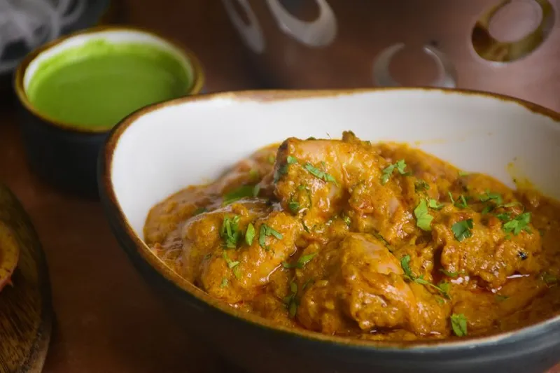 Dum Murgh Kali Mirch Recipe - Chicken In Rich White Gravy