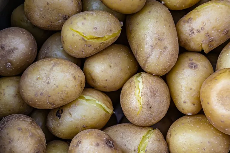 How to Cook Root Vegetables like Potatoes using a Pressure Cooker