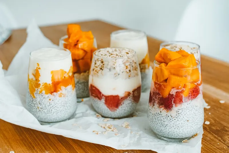 Mango Chia Seeds Smoothie Topped with Muesli Recipe — photo 2