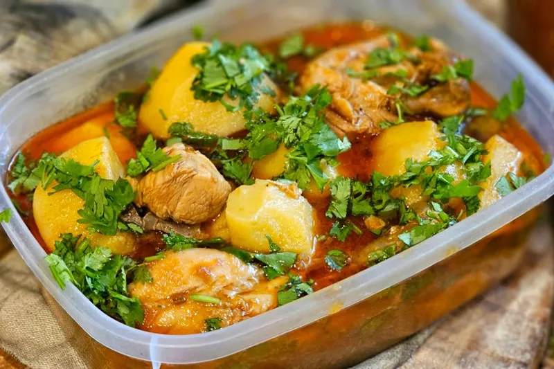 Kachi Tikya Recipe - Chicken In Tomato Gravy With Potatoes