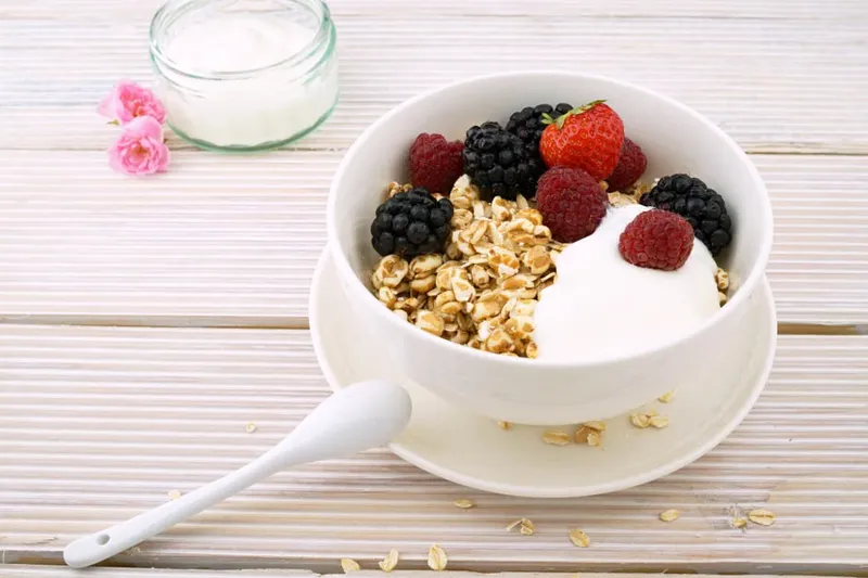 Muesli Oats Cupcake Filled with Yogurt and Strawberries Recipe — photo 2