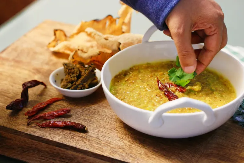 Chili Coriander and Capsicum Rusk Chutney Recipe