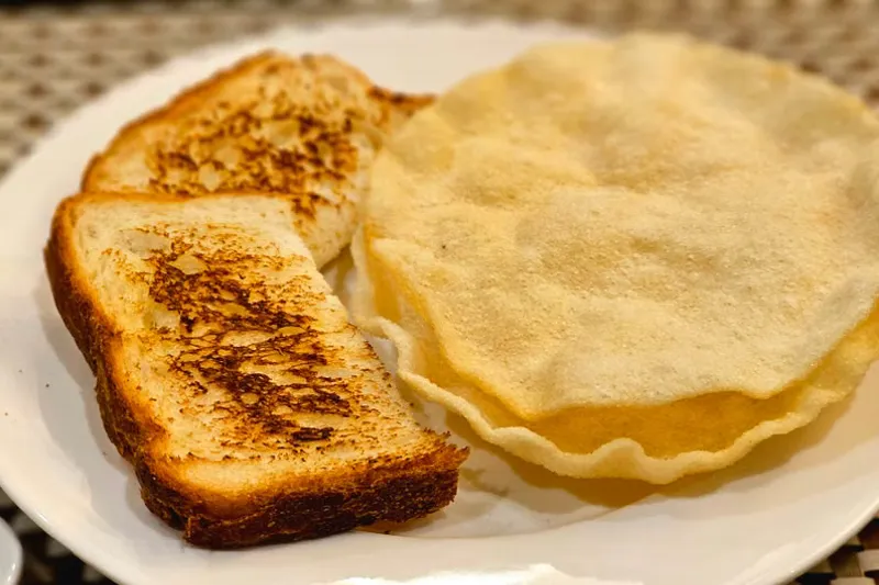 Crispy Crunchy Roti Ke Papad Recipe
