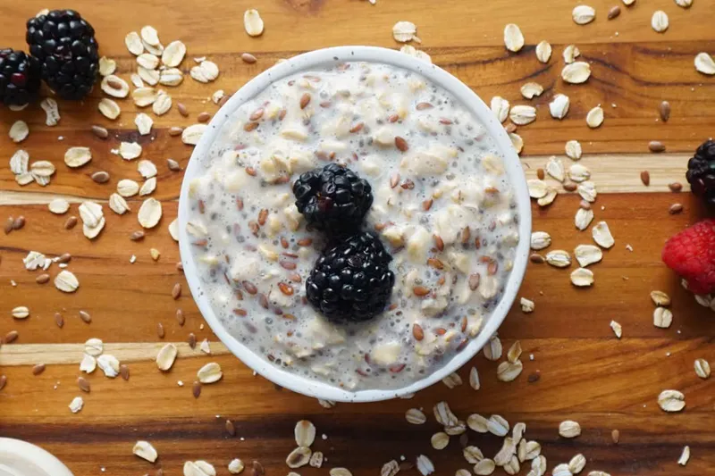 Overnight Oats Recipe (No Cook Blueberry Vanilla and Chia seeds Oatmeal)