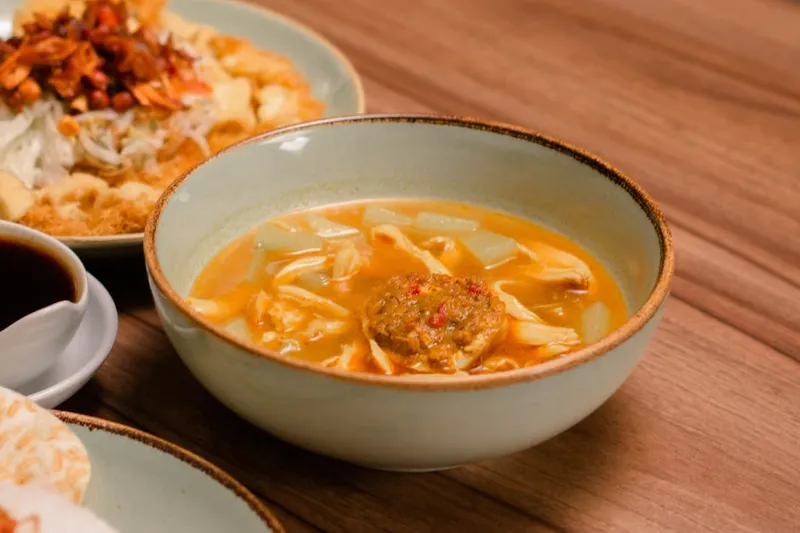 Soto Ayam Recipe - Indonesian Chicken Noodle Meal bowl — photo 2