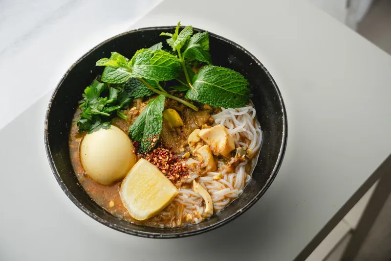 Burmese Samosa Soup Recipe