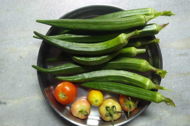 Kerala Style Okra Thoran Recipe - Kerala Style Vendakkai Thoran (Recipe In Hindi)