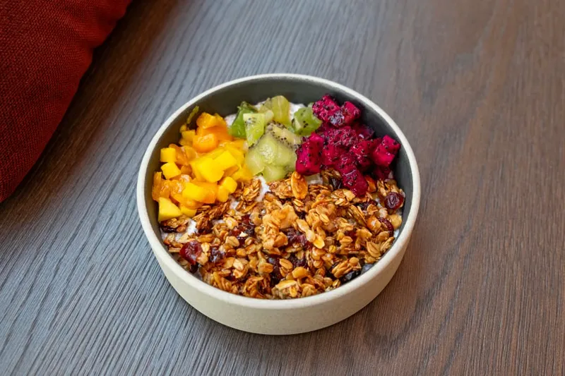 Mango Greek Yogurt Cheesecake with Muesli Crumble Recipe
