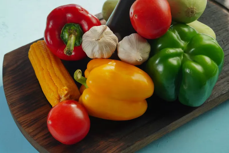 Crunchy corn and capsicum chaat recipe - Corn and Bell Peppers Chaat