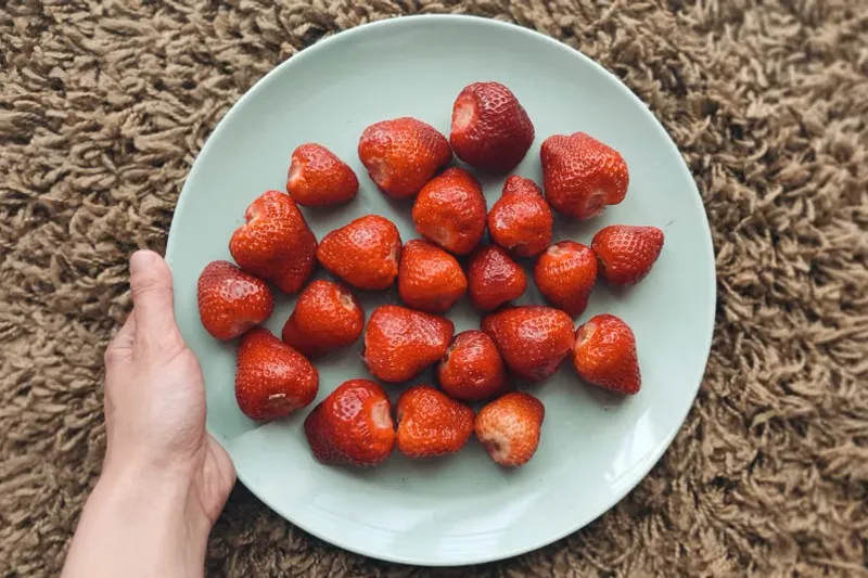 Stuffed Strawberries Recipe With Grated Paneer