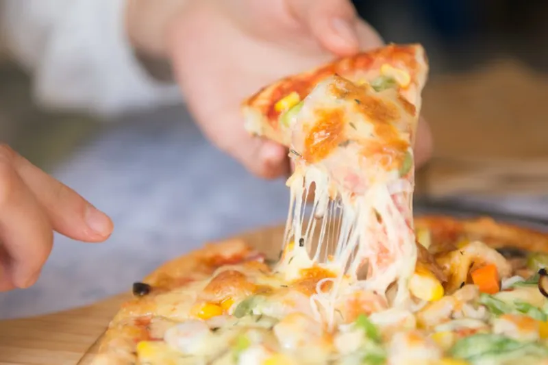 Cheesy Tawa Pizza Recipe With Corn And Broccoli — photo 2