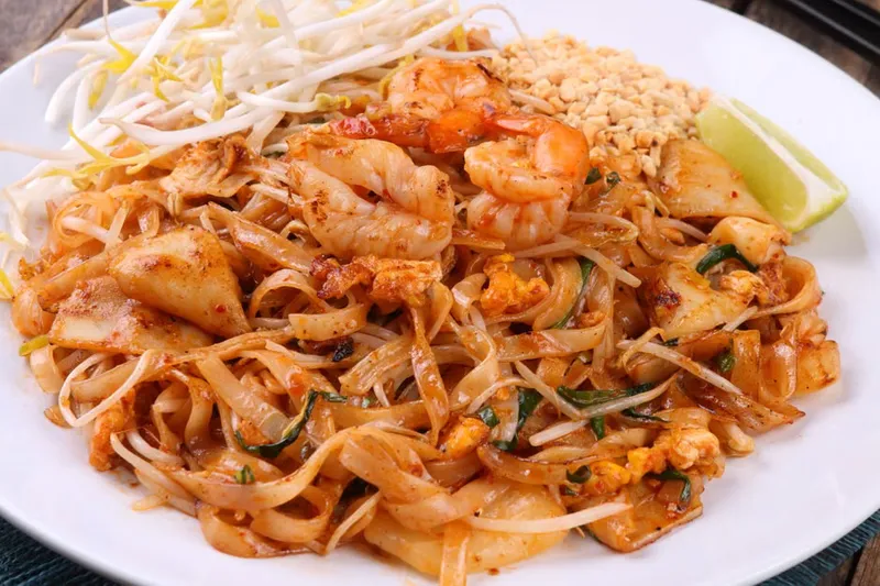 Vegetarian Pad Thai Recipe - Thai style Stir fried Vegetarian Rice Noodle Dish — photo 2
