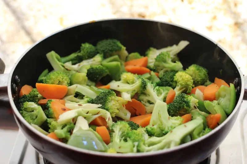 Broccoli Stir Fry (Recipe In Hindi)