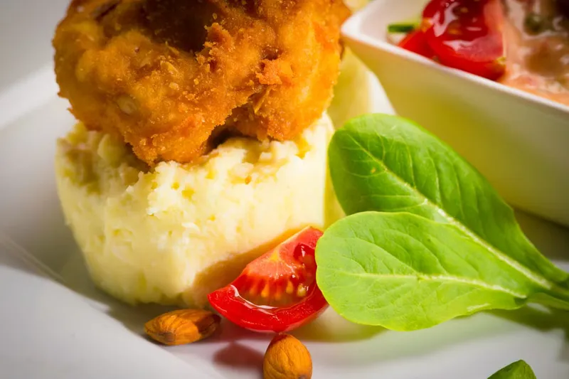 Manipuri Style Alu Kangmet Recipe - Mashed Potato In Dry Red Chillies