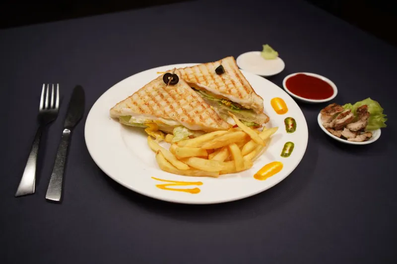 Cheesy Grilled Sandwich With Smoked Chicken Recipe — photo 2