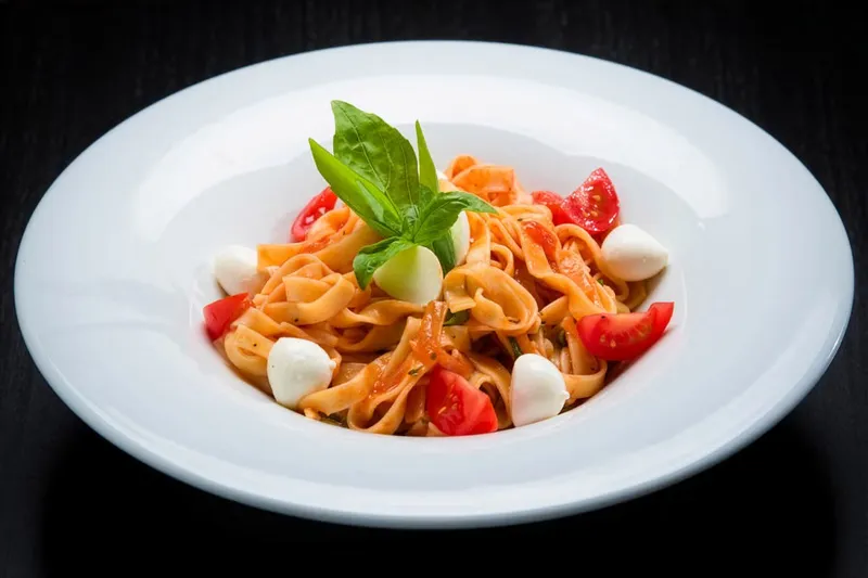 Fusilli Alla Caprese Recipe-Pasta With Cherry Tomatoes And Basil Leaves — photo 2