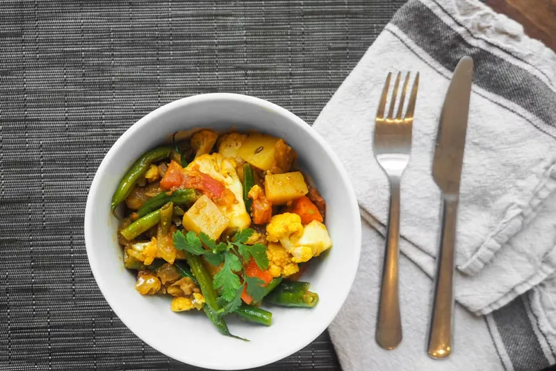Chettinad Beans & Cauliflower Poriyal Recipe - Chettinad Beans & Cauliflower Poriyal (Recipe In Hindi)