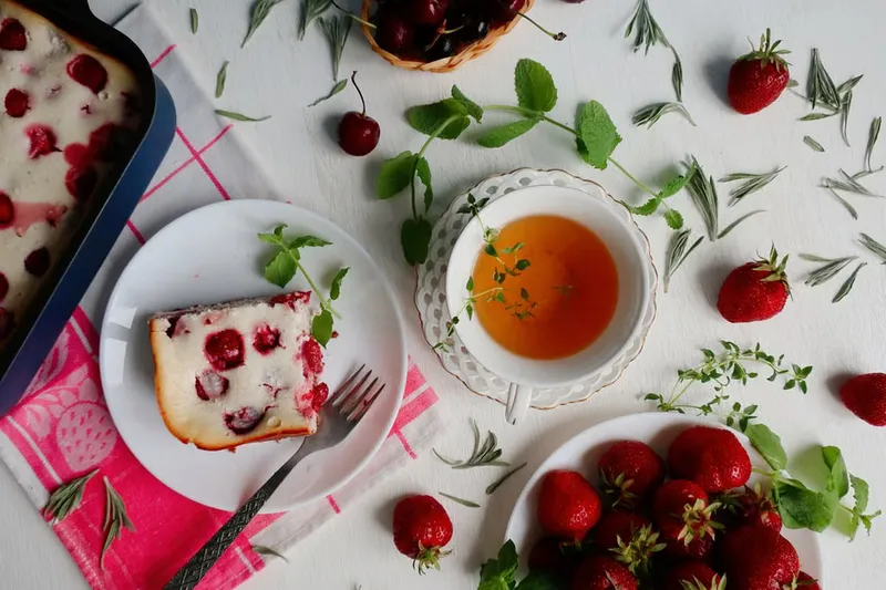 Delicious Strawberry Tea Cake Recipe