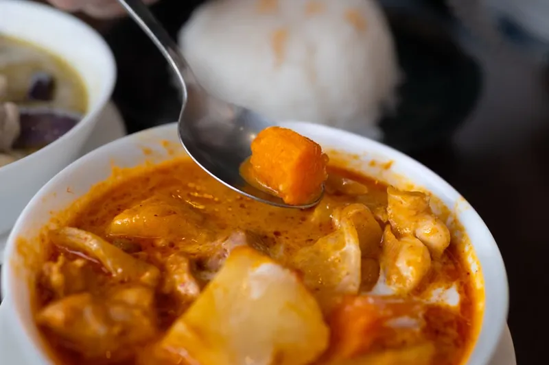 Thai Pineapple Vegetarian Curry Recipe — photo 2