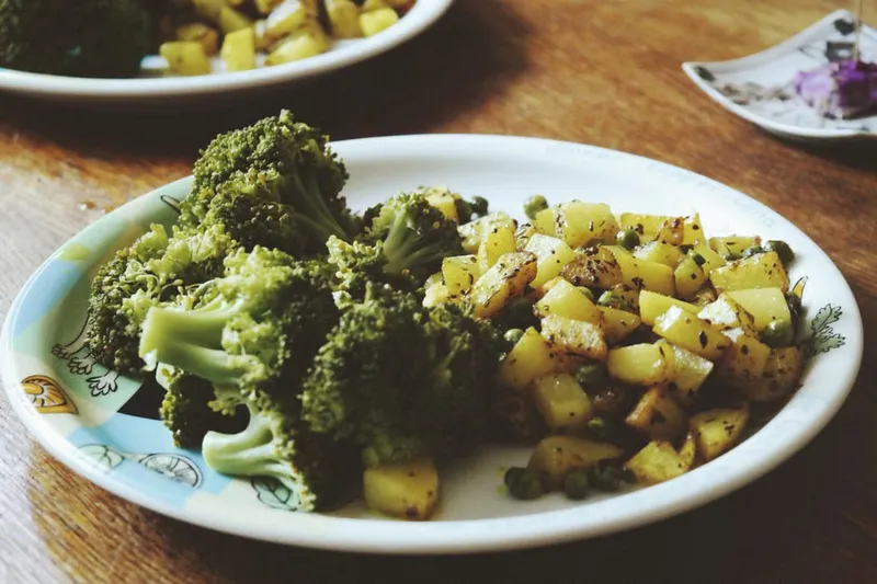 Aloo Broccoli Sabzi (Recipe in Hindi) — photo 2