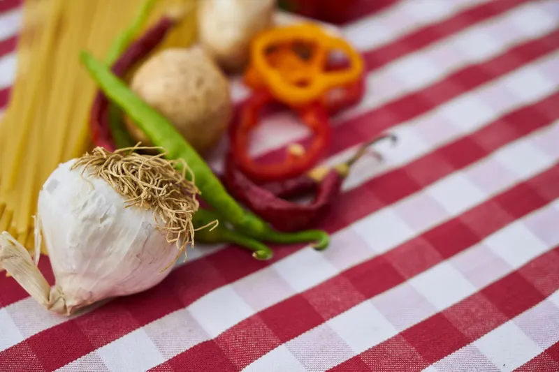 Garlic Spaghetti with Roasted Red Bell Pepper Sauce Recipe (Vegan) — photo 2
