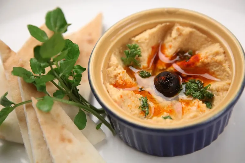 Hummus Flavoured With Garlic Recipe