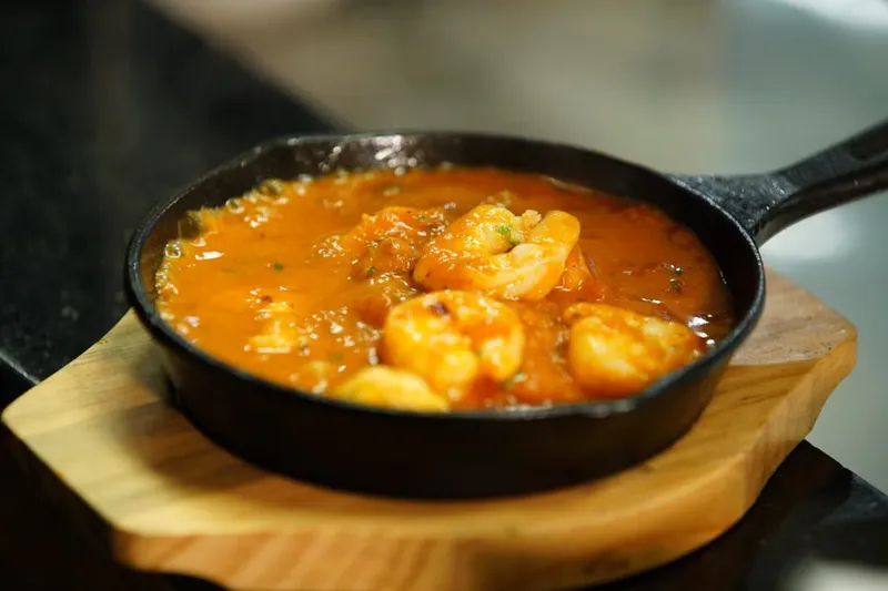 Savory Shrimps On Skillet Recipe — photo 2
