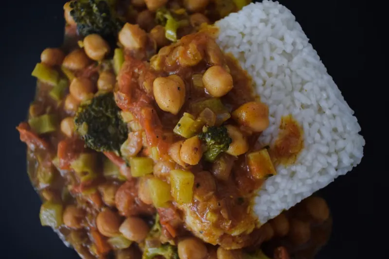 Vegan Chickpeas And Broccoli Curry Recipe — photo 2