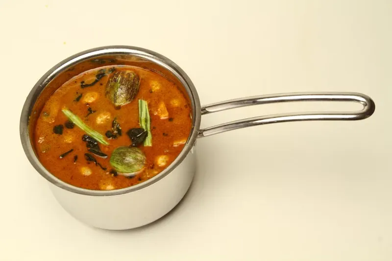 Chettinad Thakkali Vengaya Kuzhambu Recipe