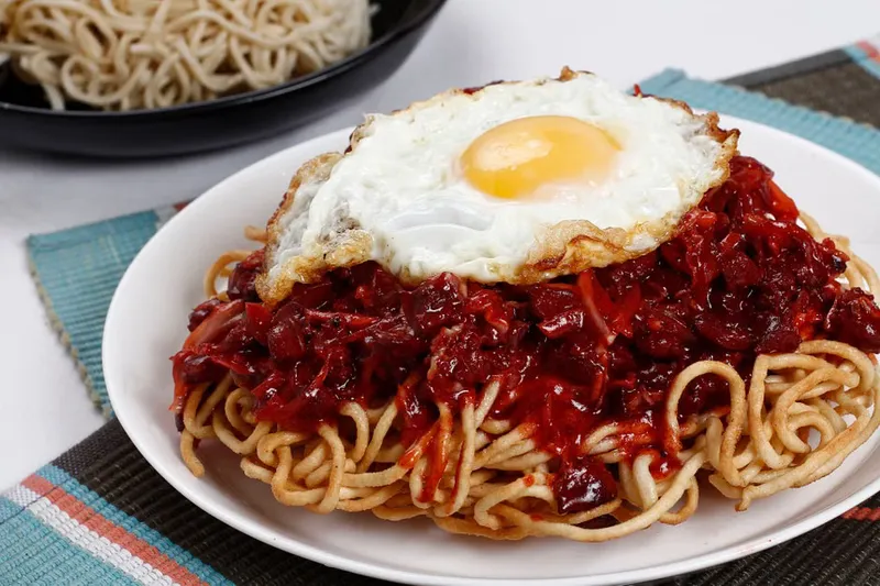 Chicken Mie Goreng Recipe - Noodles Tossed In Sriracha Sauce