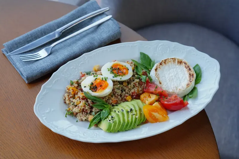Baked Egg With Quinoa & Tomato Sauce Recipe — photo 2