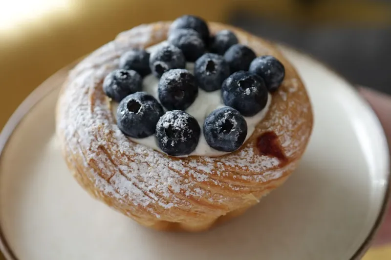 Baked Brie In Puff Pastry With Fruits Recipe — photo 2