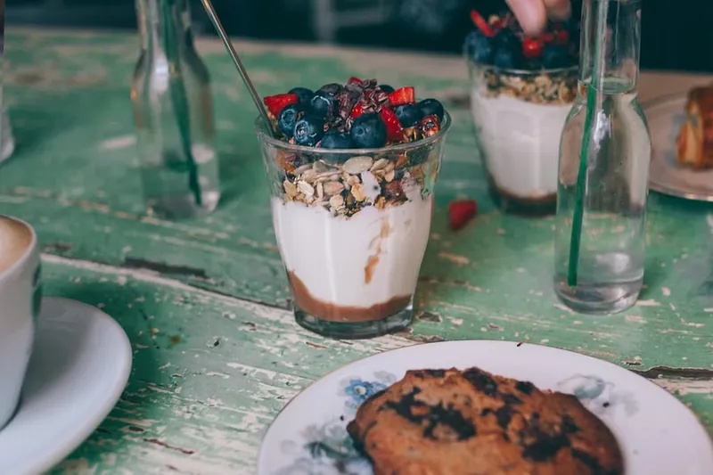 Strawberry Yogurt Breakfast Parfait Recipe