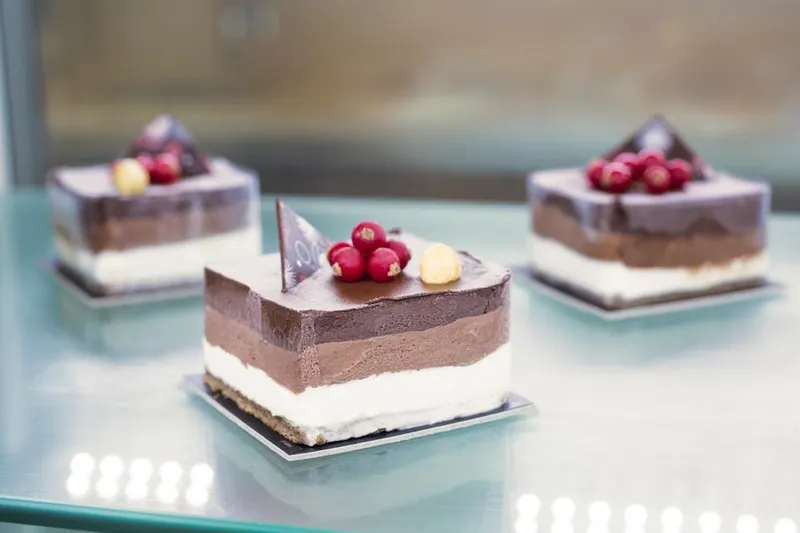French Gâteaux Recipe (Layered Fruit and Cream Cake)