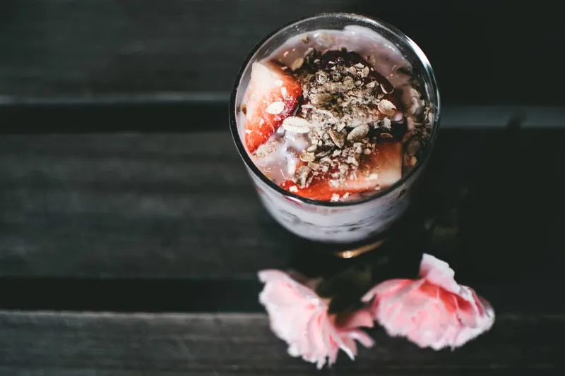 Healthy Yogurt Parfait with Oats and Fresh Fruits Recipe — photo 2