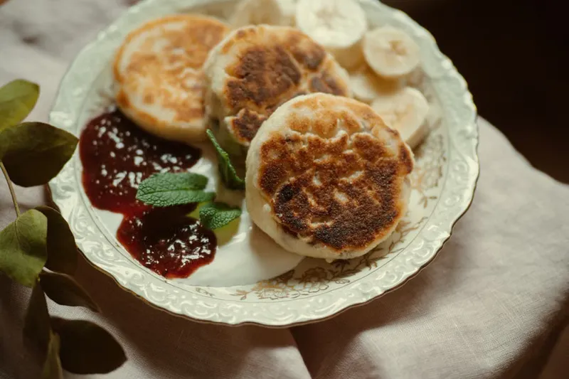 Cottage Cheese Pancake Recipe Stuffed With Chocolate - Russian Syrniki Recipe — photo 2