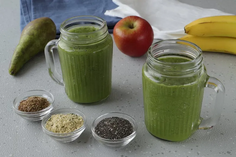 Spinach and Banana Smoothie With Chia Seeds Recipe — photo 2