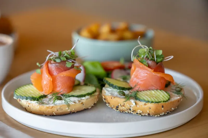 Sun Dried Tomato, Sprouts And Cream Cheese Bagel Sandwich Recipe — photo 2