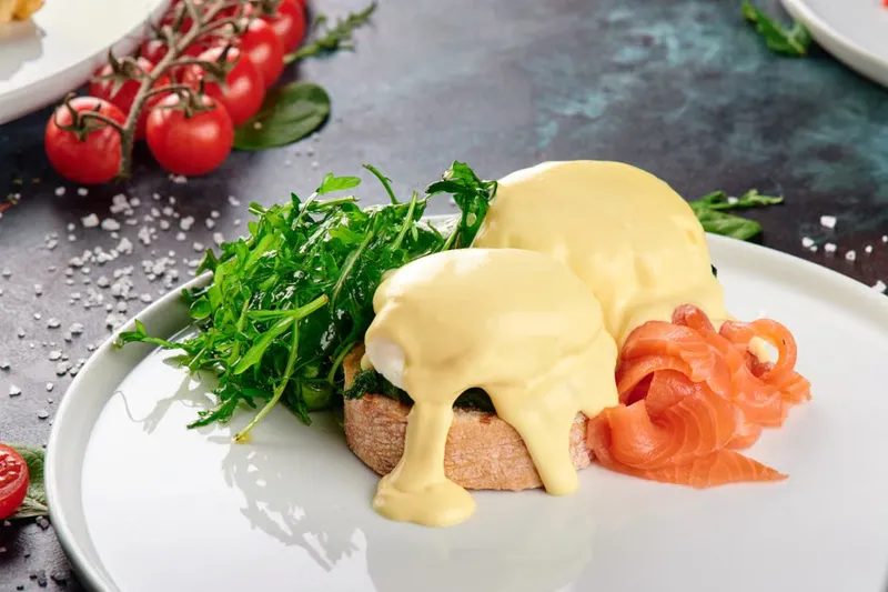 Poached Eggs Recipe With Arugula Fig Walnut Salad — photo 2