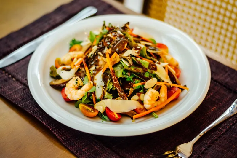 Tofu and Shrimp Salad Recipe With Balsamic Dressing — photo 2