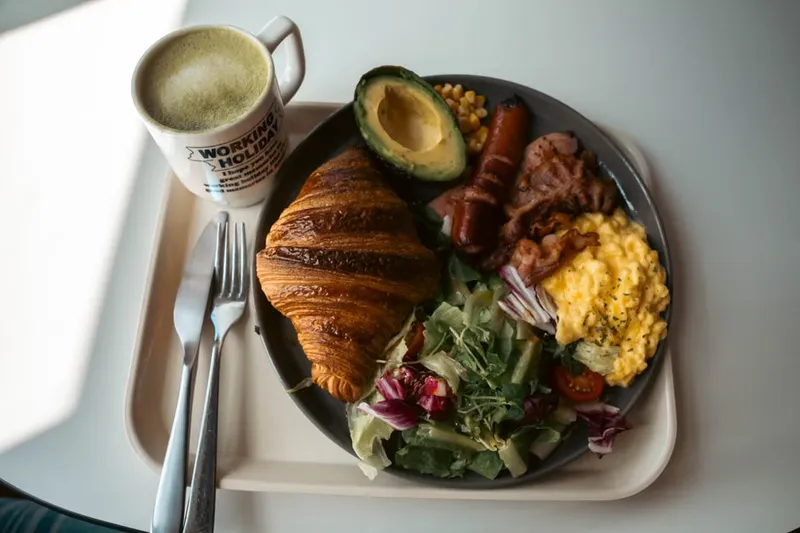 Spicy Avocado Scrambled Eggs Recipe — photo 2