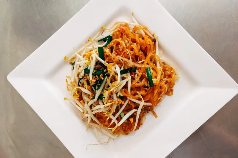 Pacha & Mocha Parappu Sundal Recipe - Green Sprouts & Flat Broad Bean Stir Fry — photo 2
