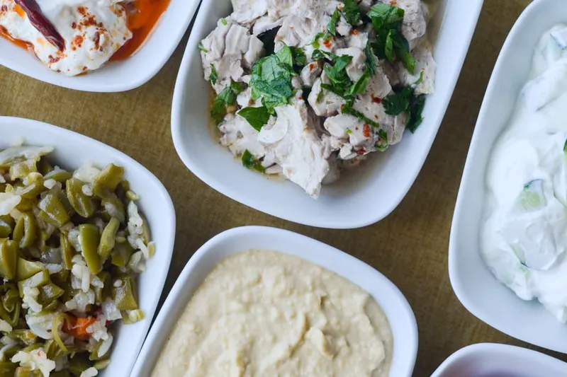 Kashmiri Style Kokur Yakhni Recipe-Chicken Cooked In Yogurt